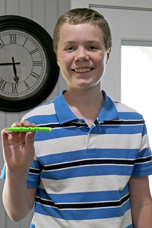 Mo Goff with 3D printed pen